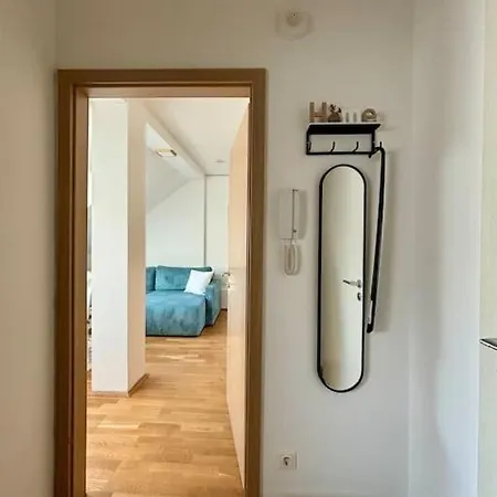 Helle Dachgeschosswohnung Im Zentrum Apartament