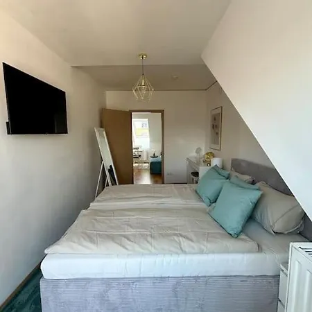 Apartment Helle Dachgeschosswohnung Im Zentrum *