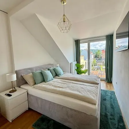 Helle Dachgeschosswohnung Im Zentrum Apartment *
