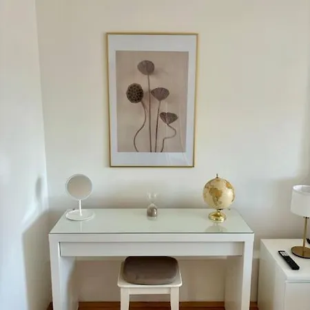 Helle Dachgeschosswohnung Im Zentrum Apartament Klagenfurt am Woerthersee