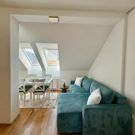 Helle Dachgeschosswohnung Im Zentrum