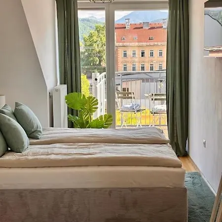 Helle Dachgeschosswohnung Im Zentrum *