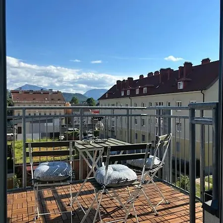 Apartment Helle Dachgeschosswohnung Im Zentrum