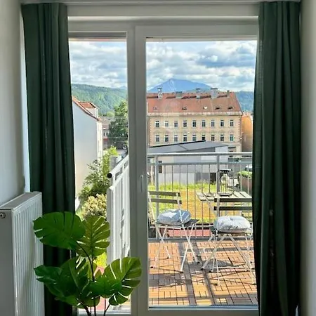 Helle Dachgeschosswohnung Im Zentrum Klagenfurt am Woerthersee
